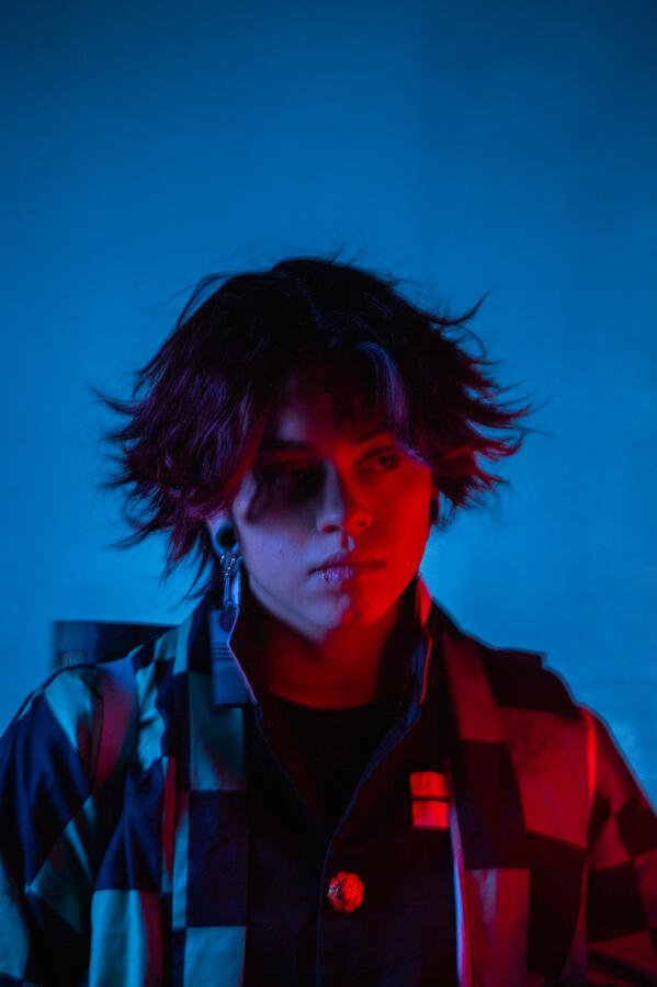 K5A0526 - Blue and red, eye right